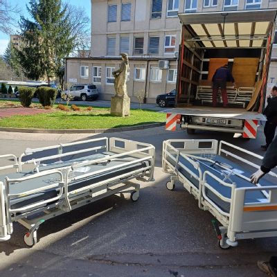 Nemocnica AGEL Žiar nad Hronom zakúpila nové lôžka. Zvyšuje tak úroveň kvality materiálneho vybavenia a komfort pre pacientov.